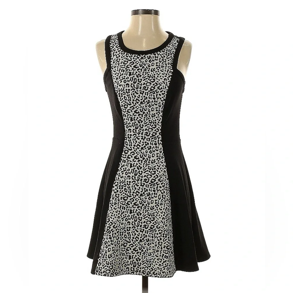 2/$30 Robbi and Nikki Casual A line dress- black and white color block print